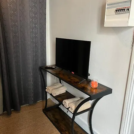 Apartment Studette 350m From Train Station